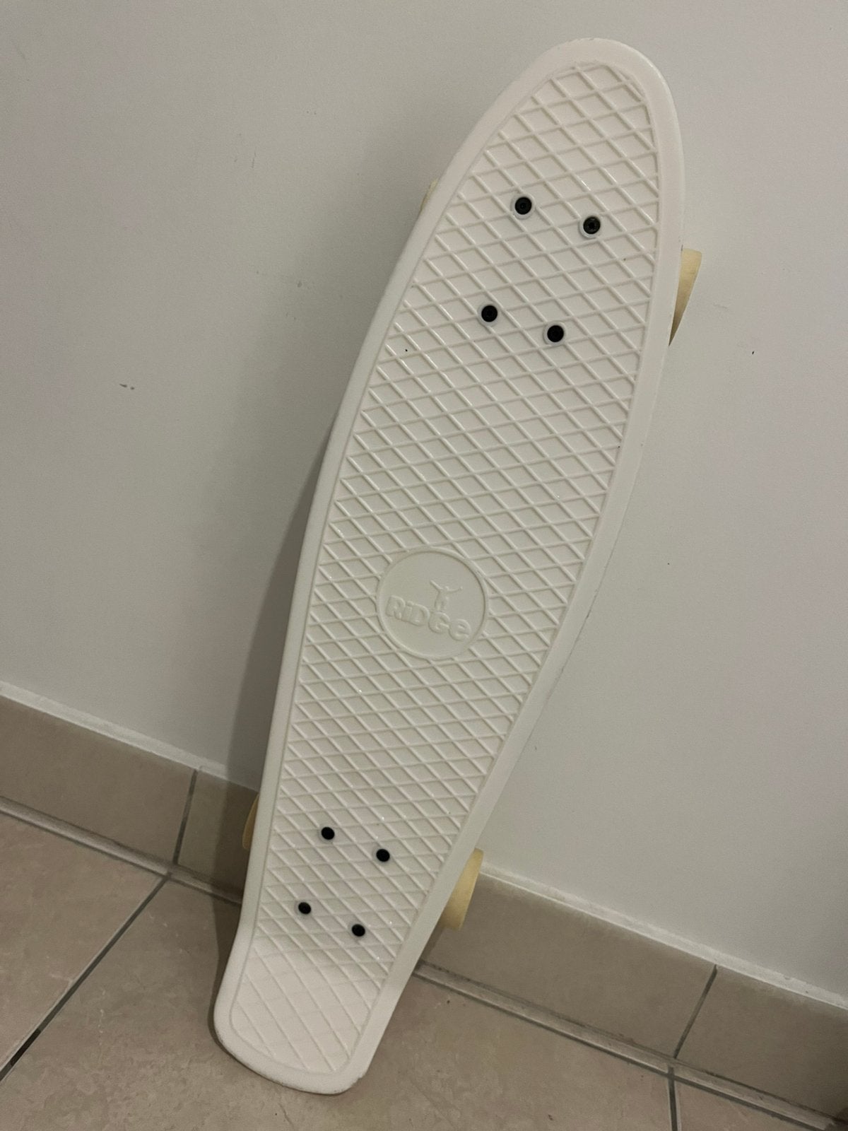 Ridge Skateboard 27’ type Cruiser Pennystyle - White, Sports & Fitness, Skateboard, Enlèvement, Comme neuf