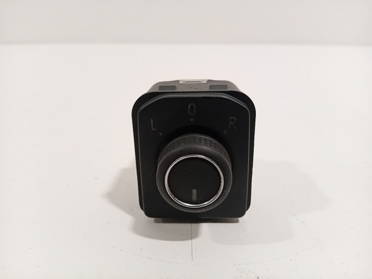 Schakelaar elektrisch spiegels Audi A1, Onderdelen@venauto.nl, Van der Ven Autorecycling B.V., Ettenseweg 76, 4706 PB Roosendaal, The Netherlands