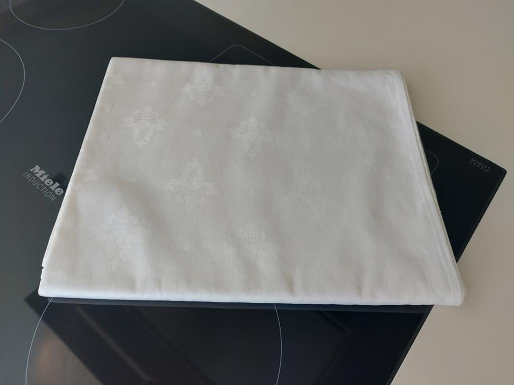 nappe blanche 1 m67 x 1 m 40 fleur de lys(neuve), Enlèvement ou Envoi, Neuf, Rectangle, Intérieur