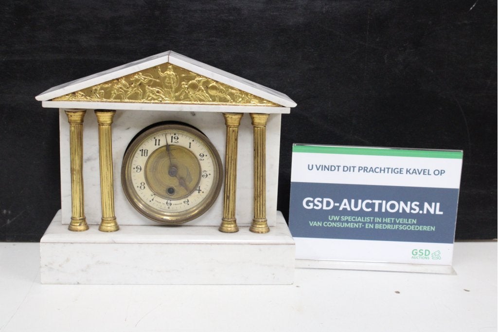 Klassiek marmeren pendule met gouden decoratie