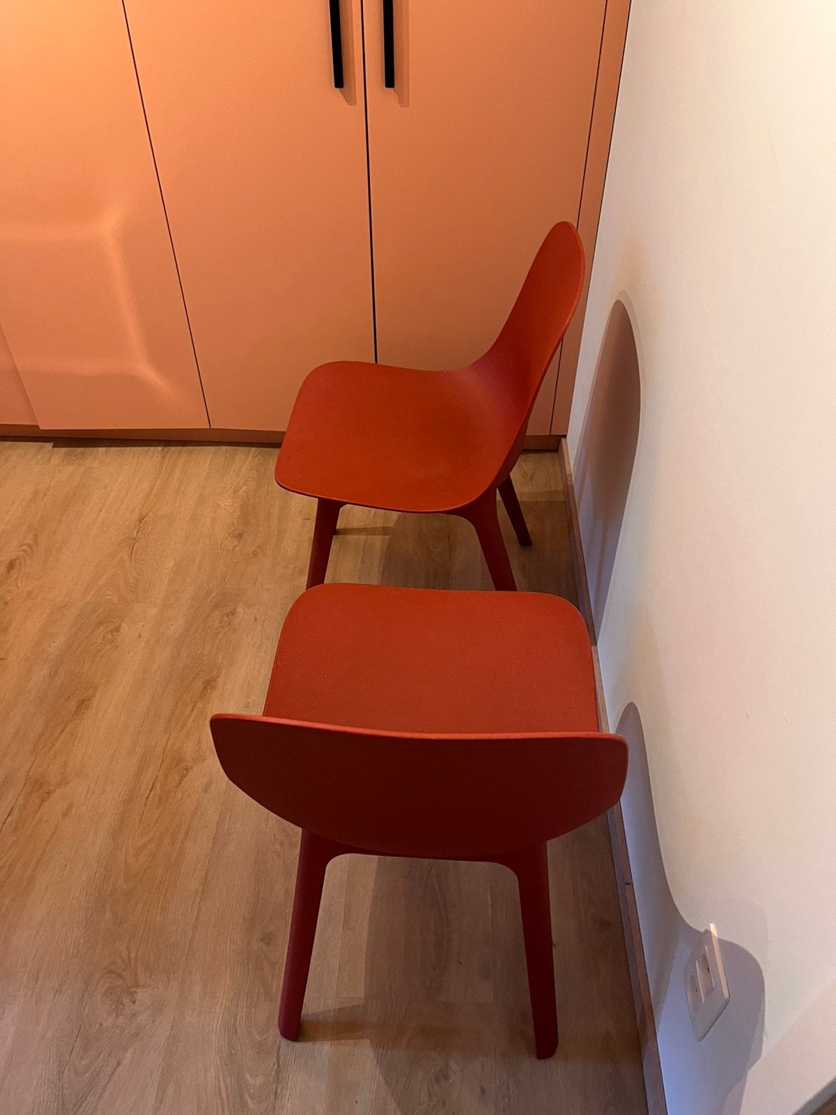 2 Rode Odger ikea stoelen, Ophalen, Kunststof, Twee, Zo goed als nieuw
