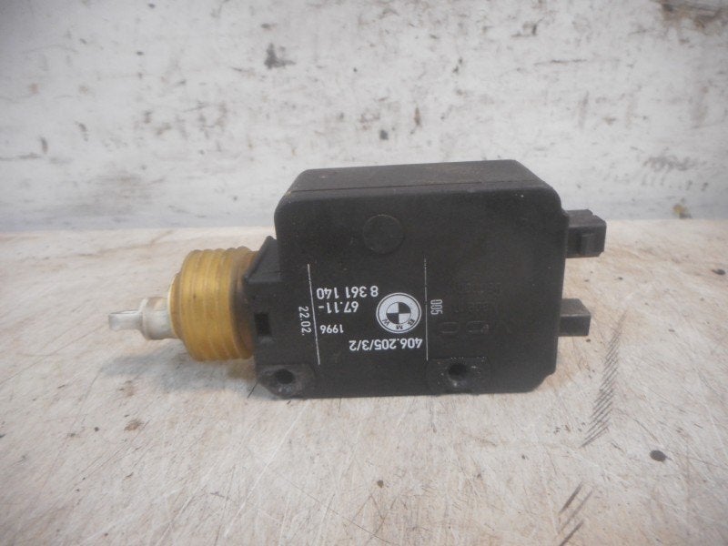 VEROUILLAGE CENTRALISEE CAPOT MOTEUR BMW 3 serie (E36 / 4), Utilisé, BMW, Petuelring 130
80809  München, DE, Bayerische Motoren Werke AG