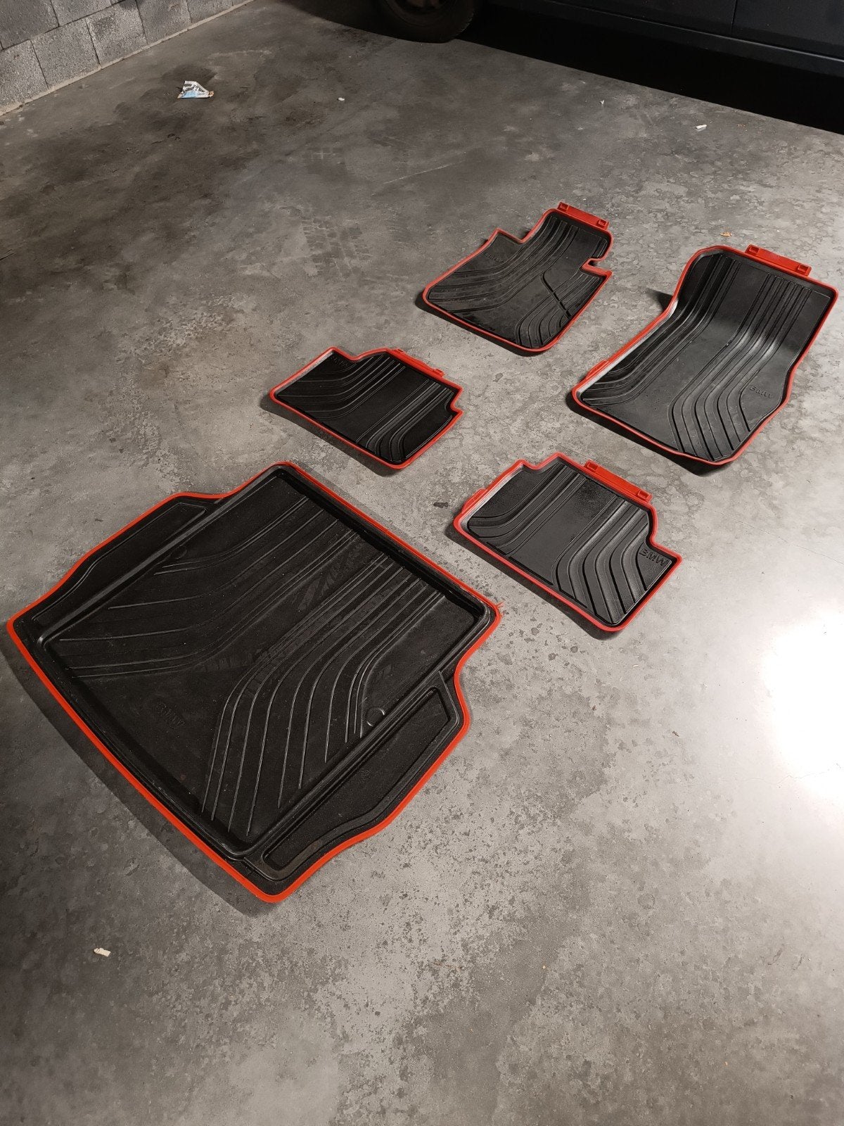 Tapis de sol pour BMW, Enlèvement