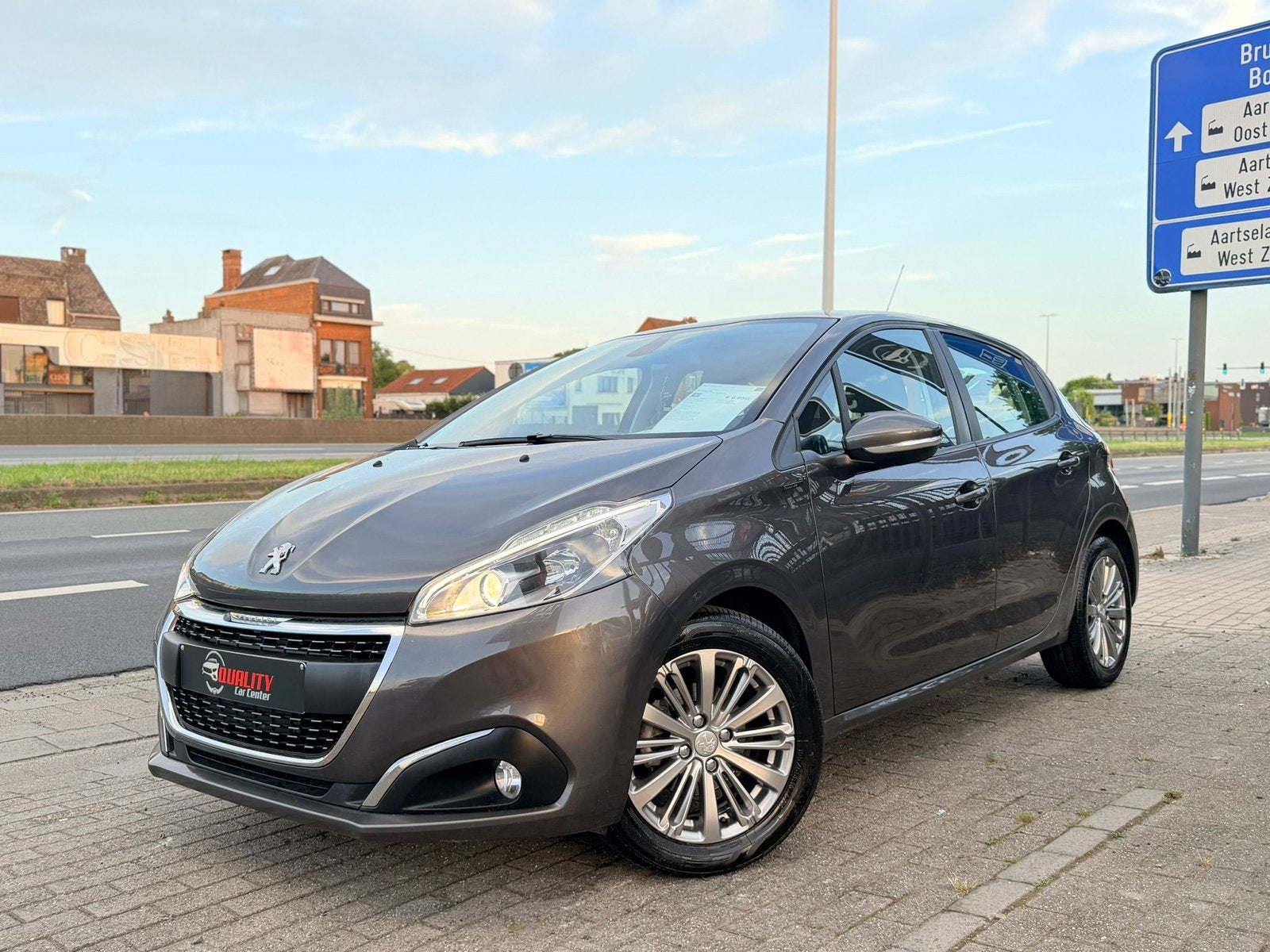 Peugeot 208 *Signature* 10/2018 094000km 1.2i Navi Pdc, Auto's, Peugeot, https://public.car-pass.be/vhr/0465b633-9795-45d2-b7ca-38d3f1a2be00?lang=nl
