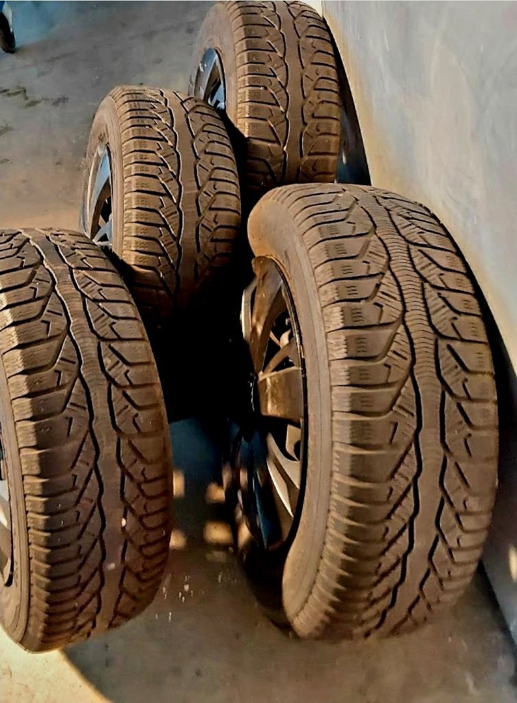 Jantes originales VW avec des pneus hiver 195/65-15., 15 pouces, Pneus et Jantes, Pneus hiver, Enlèvement