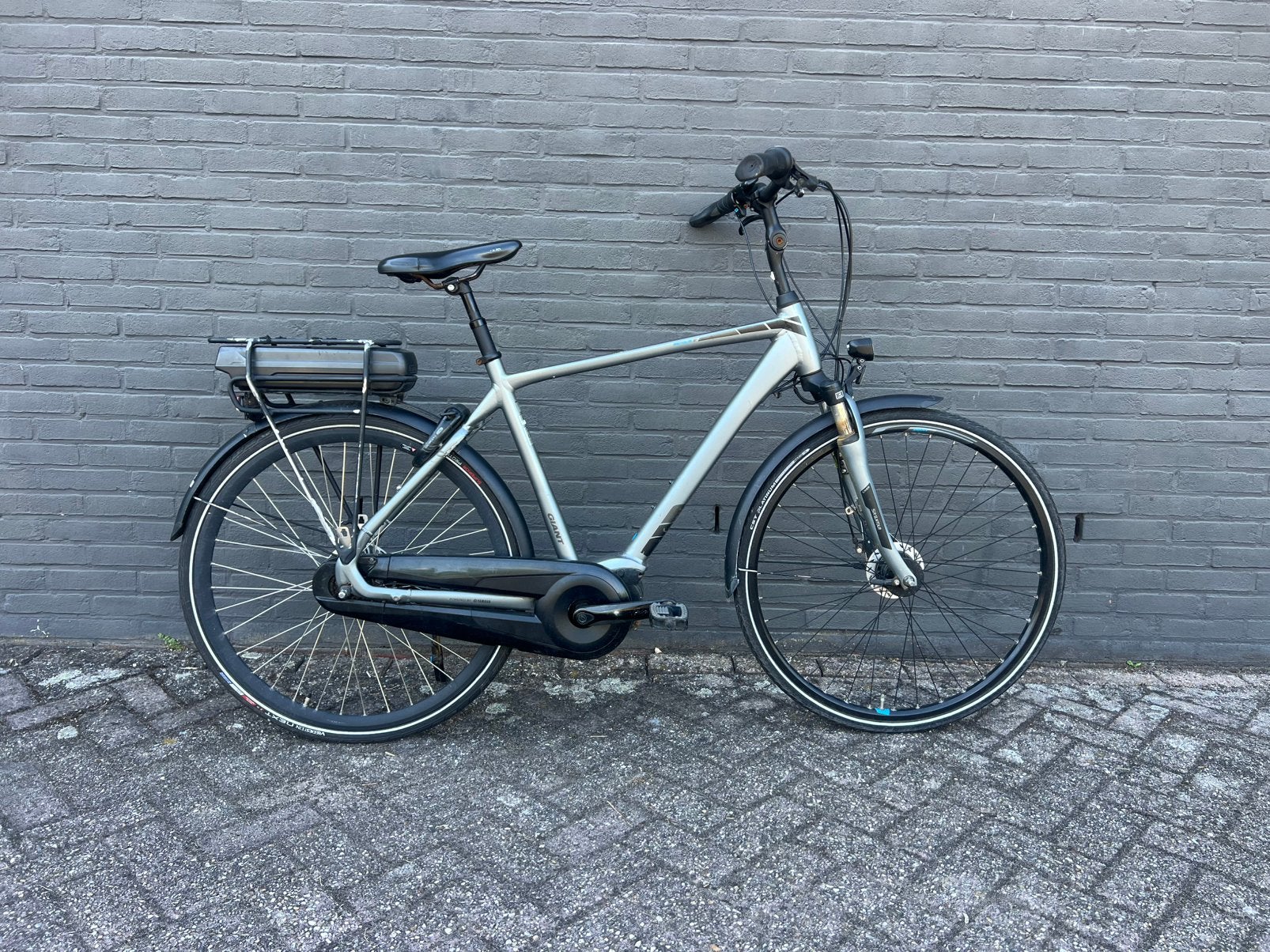 Giant Entour E+ 1 – Elektrische fiets met 400 Wh accu, Versnellingen, Zo goed als nieuw, 57 tot 61 cm, Trommelrem