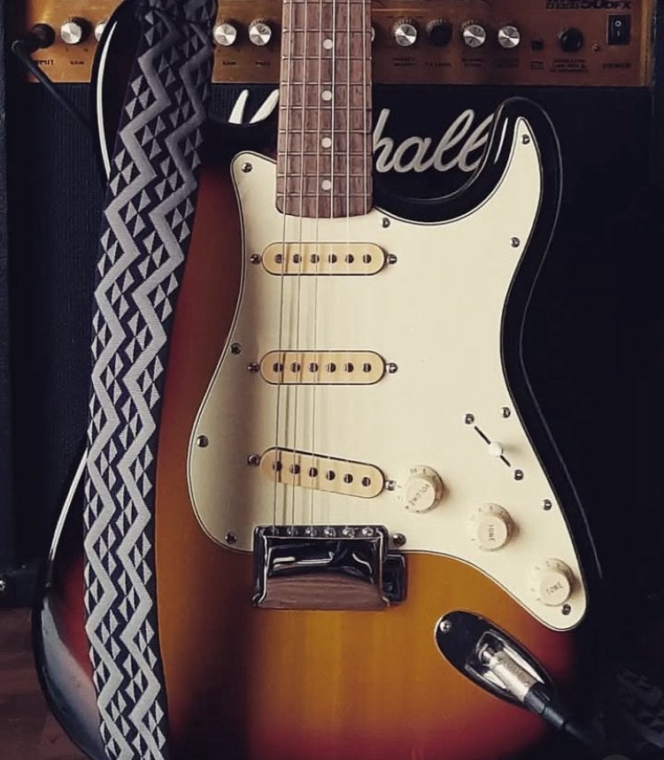 Guitare Squier Strat + accessoires., Muziek en Instrumenten, Ophalen, Zo goed als nieuw, Fender