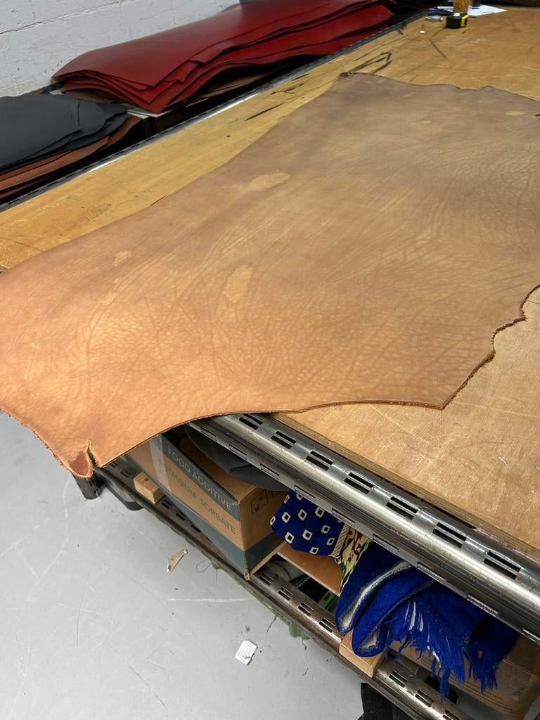 Licht bruin patina tuig leer  half soepel 3 mm dikte, Ophalen of Verzenden, Bruin