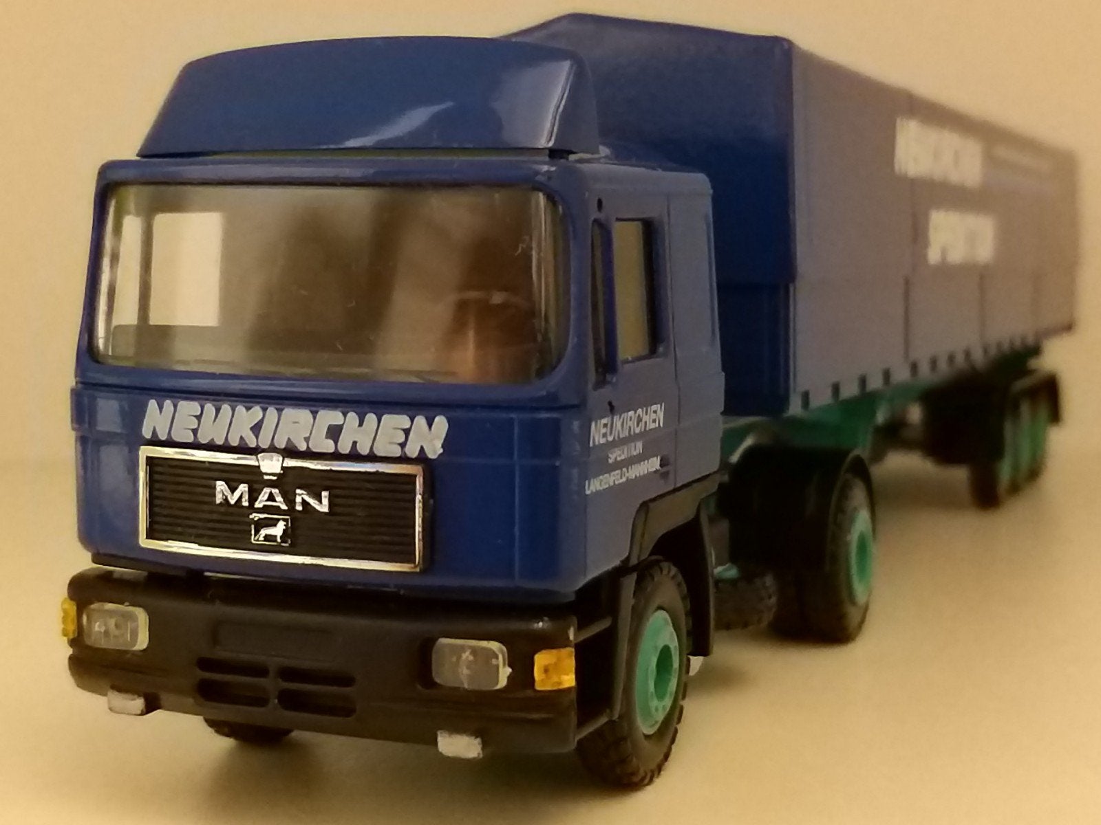 MAN F2000 trekker met huifoplegger "Neukirchen Spedition", Hobby en Vrije tijd, Ophalen of Verzenden, Conrad
