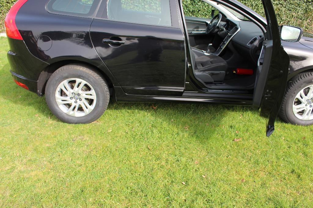 volvo xc60 ,12/2016, 160000km, Auto's, Volvo, Voorwielaandrijving, Stof, Zwart, Bedrijf