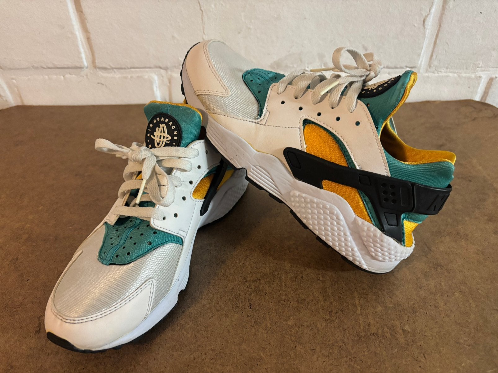 Nike Air Huarache Run retro size 42, Enlèvement, Porté, Chaussures de sport, Blanc