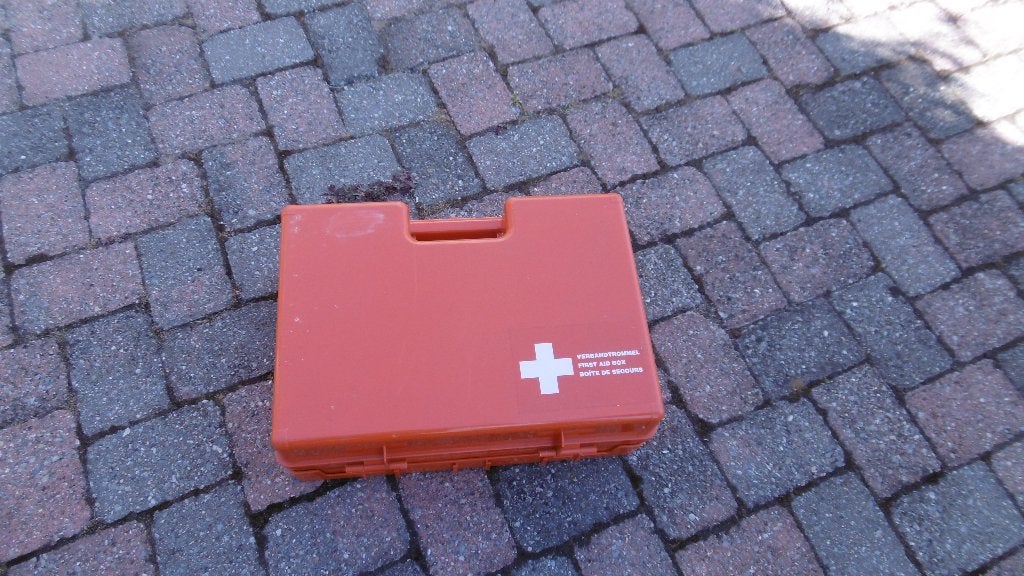 Trousse de premiers secours, Enlèvement, Comme neuf