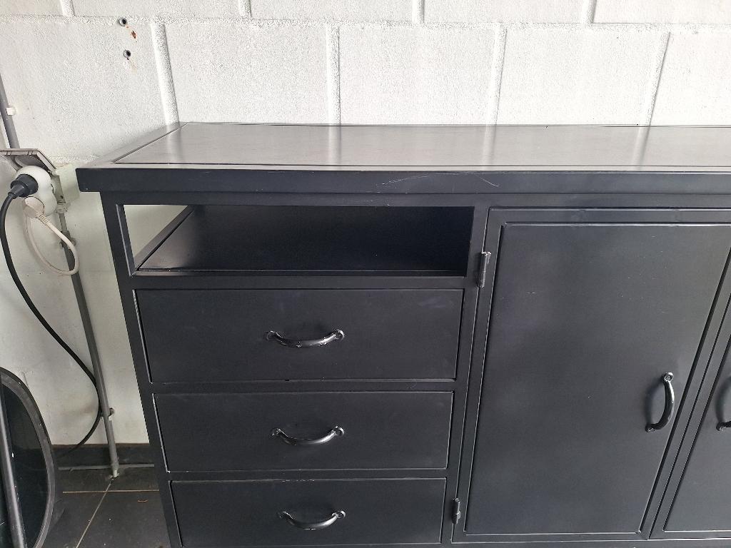 Zwarte kast, Huis en Inrichting, Kasten | Dressoirs, Ophalen, Gebruikt, 150 tot 200 cm, Metaal