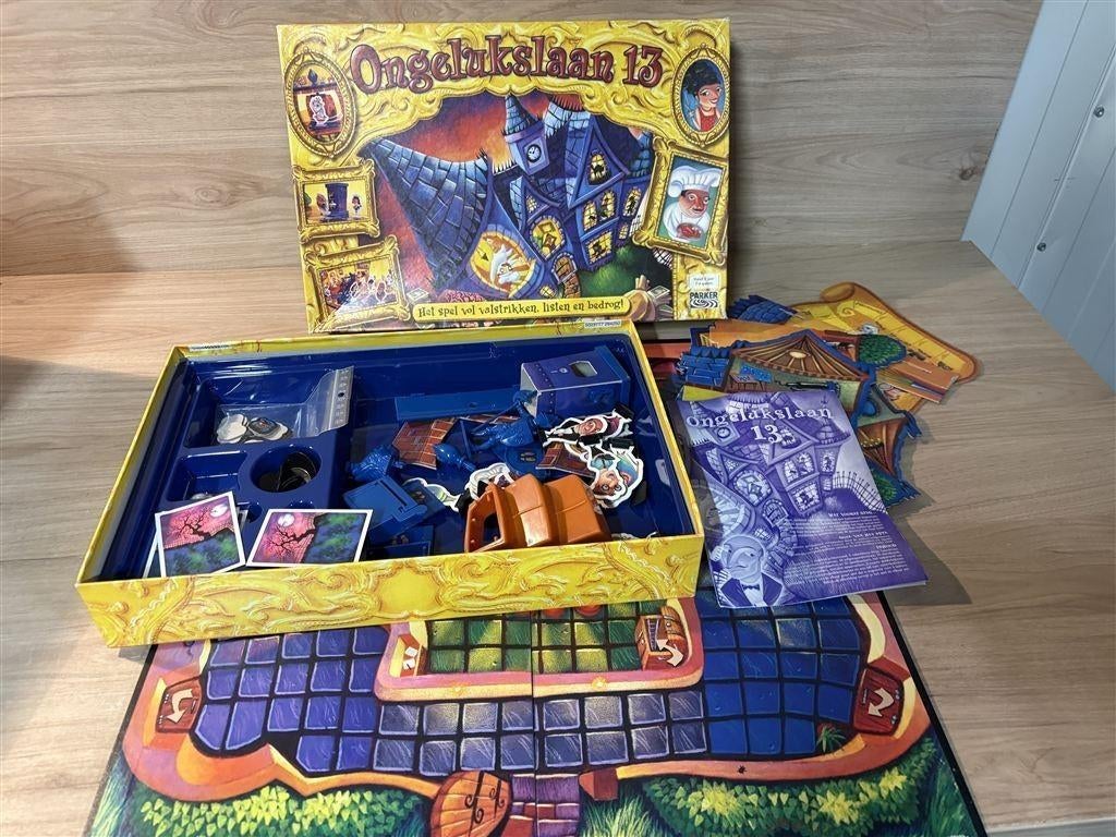 ongelukslaan 13 - s7047, Hobby en Vrije tijd, Gezelschapsspellen | Bordspellen, Ophalen of Verzenden, Zo goed als nieuw
