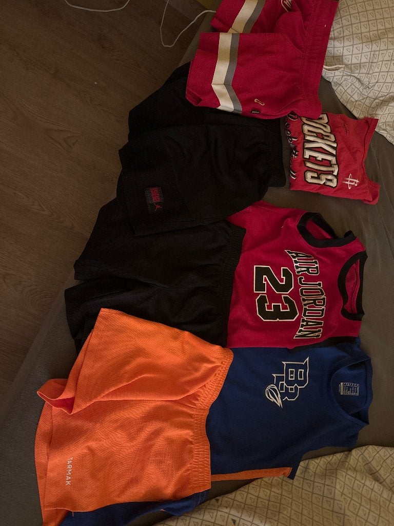 Basket kleren (5-7 j), Sport en Fitness, Basketbal, Ophalen, Zo goed als nieuw, Kleding