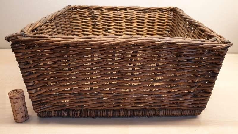 Vierkante rieten mand, hoogte 14cm, binnen diam boven 28cm, Tuin en Terras, Ophalen, Binnen