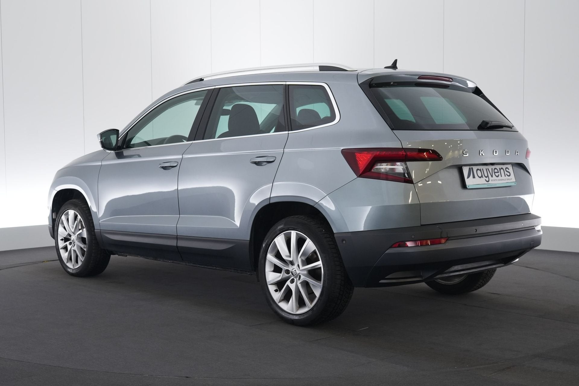 (2AXB474) SKODA KAROQ, Autos, Cuir, Argent ou Gris, Achat, Entreprise