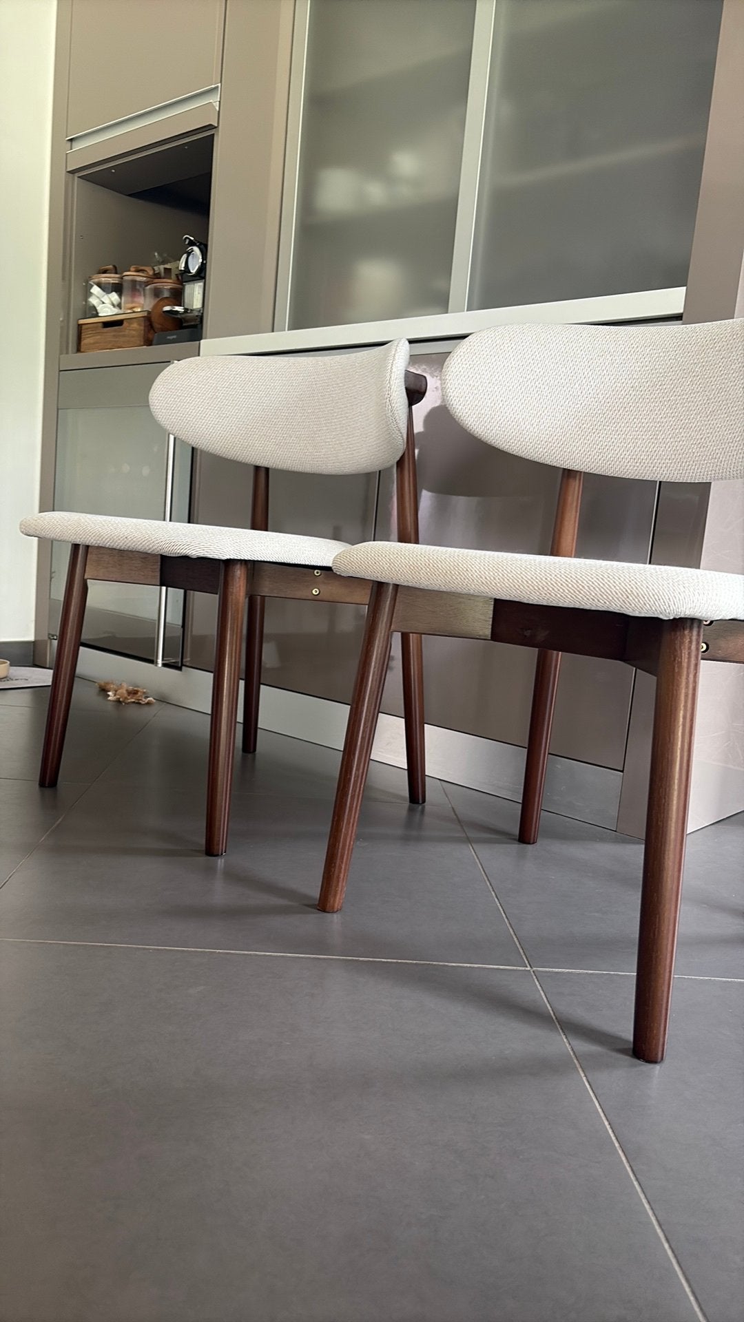 4 NIEUWE eetkamerstoelen – donker walnoot & beige, Maison & Meubles, Enlèvement, Neuf, Beige, Japandi