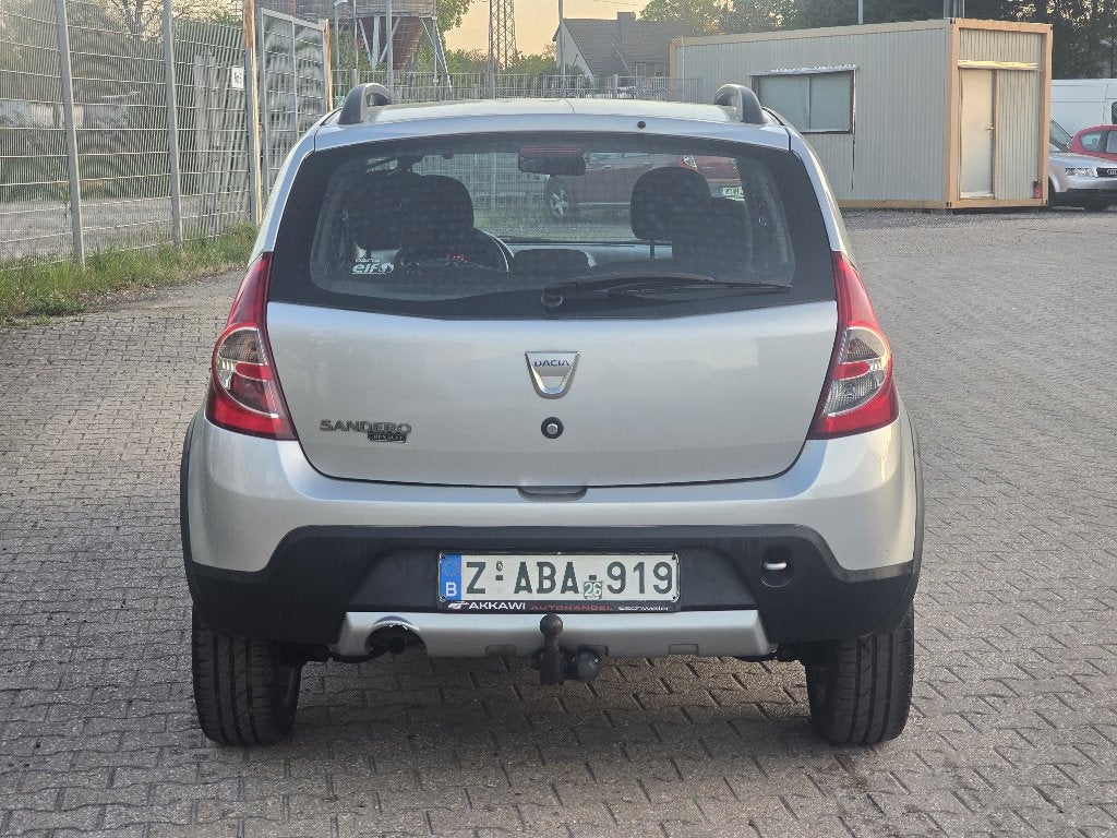 Dacia Sandero 2010 - 1.6i - 107d km - AC/Trekhaak/Gekeurdvrv, Autos, Dacia, Achat, Entreprise, Boîte manuelle, 5 portes
