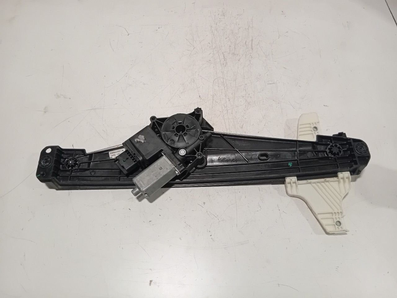 Raammechaniek elektrisch rechts achter Peugeot 3008, Onderdelen@venauto.nl, Van der Ven Autorecycling B.V., Gebruikt, Ettenseweg 76, 4706 PB Roosendaal, The Netherlands