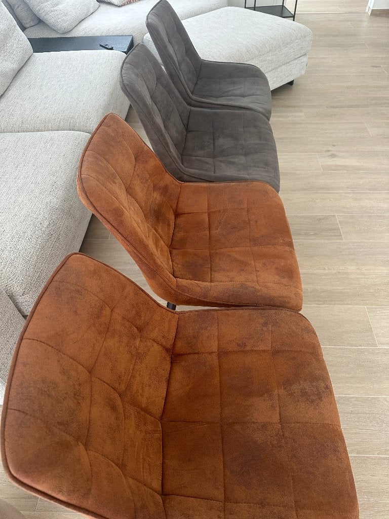 4 chaises élégantes, 2 x cognac, 2 x grises, très bon état, Maison & Meubles, Chaises, Enlèvement ou Envoi, Autres couleurs, Comme neuf