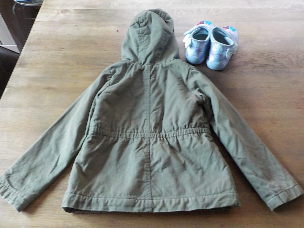 Zachte mosgroene meisjes jas TAHARI maat 110 + Pantoffels, Gebruikt, Meisje, Tahari, Ophalen of Verzenden