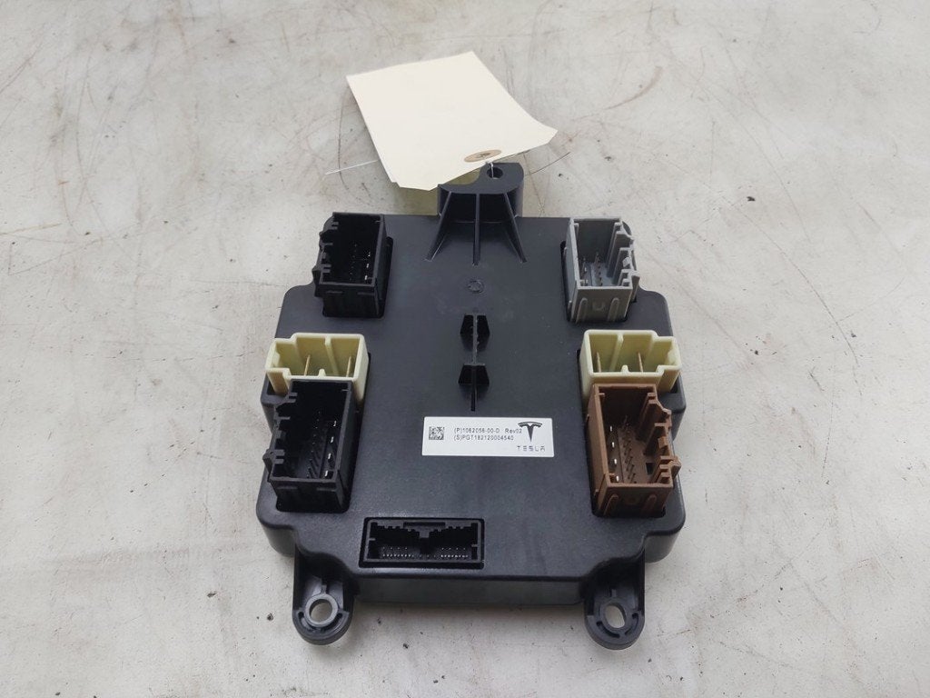 ORDINATEUR VEROUILLAGE CENTRALISE (|106205610B|106205600|106, Germany_Sales@tesla.com, Utilisé, Autres marques automobiles, Ludwig-Prandtl-Straße 27 - 29
12526  Berlin, DE