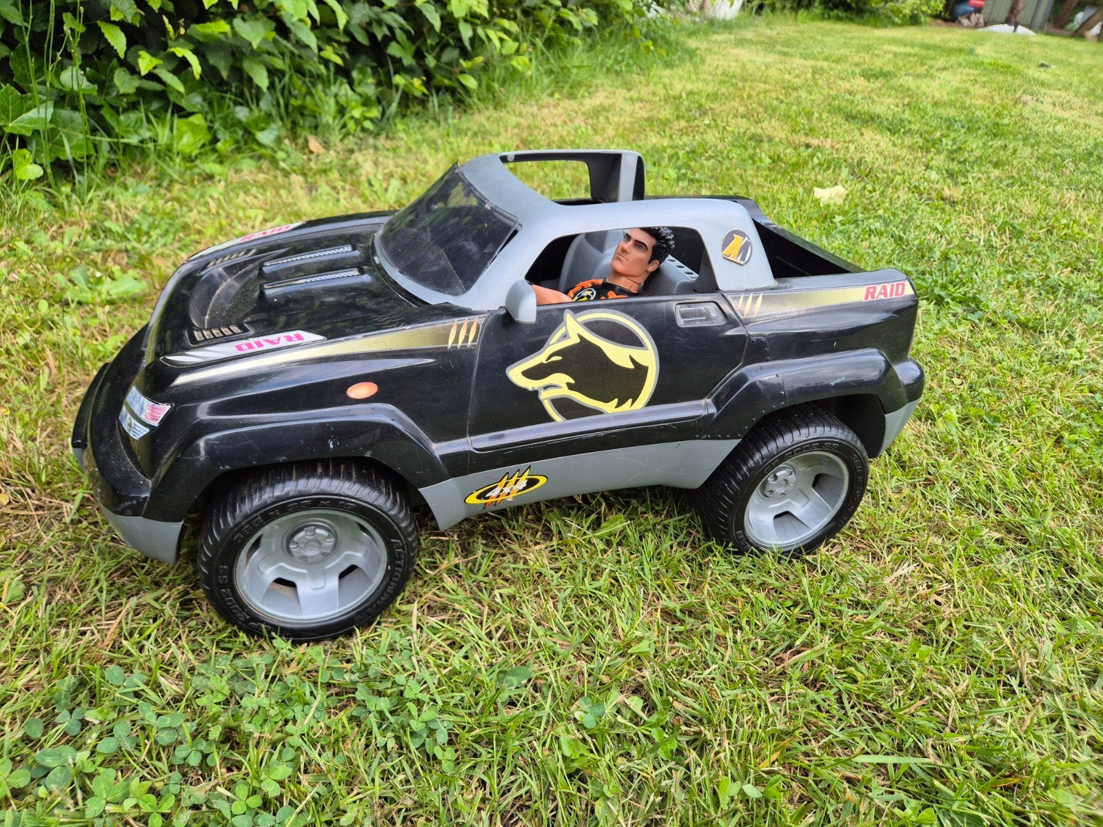 Action man, jeep et figurine, Enlèvement