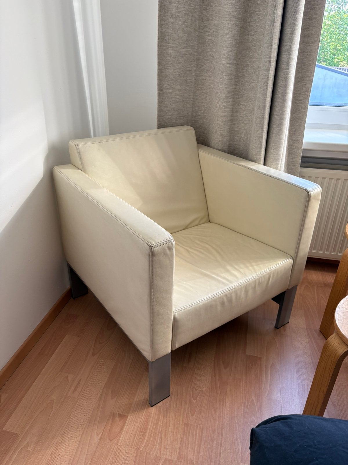 Eénzit wit leder, Huis en Inrichting, Ophalen, Zo goed als nieuw