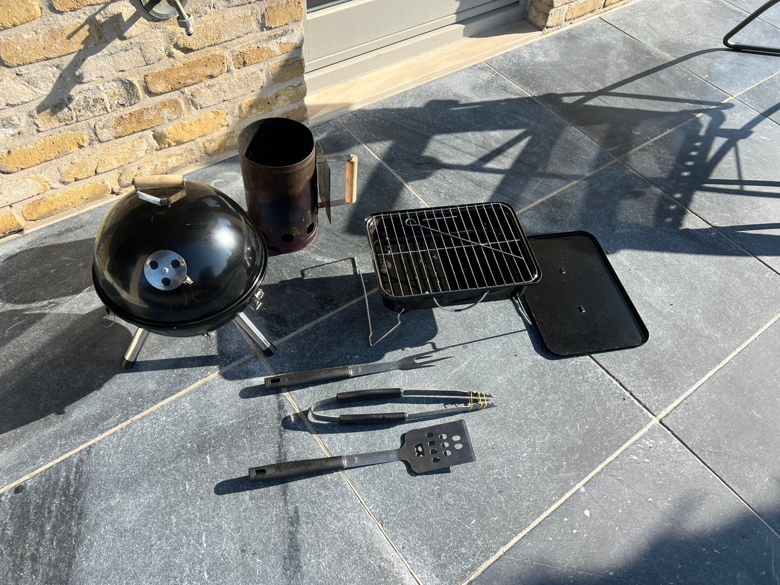 Barbecue, Tuin en Terras, Houtskoolbarbecues, Zo goed als nieuw, Met accessoires, Ophalen
