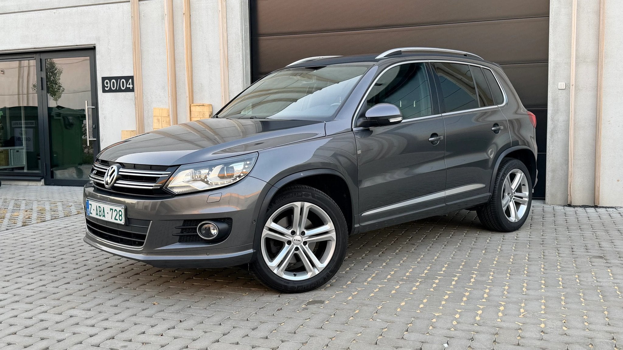 Volkswagen Tiguan R-Line // AUTOMAAT // 12 MAANDEN GARANTIE, Automaat, Gebruikt, 1505 kg, Leder