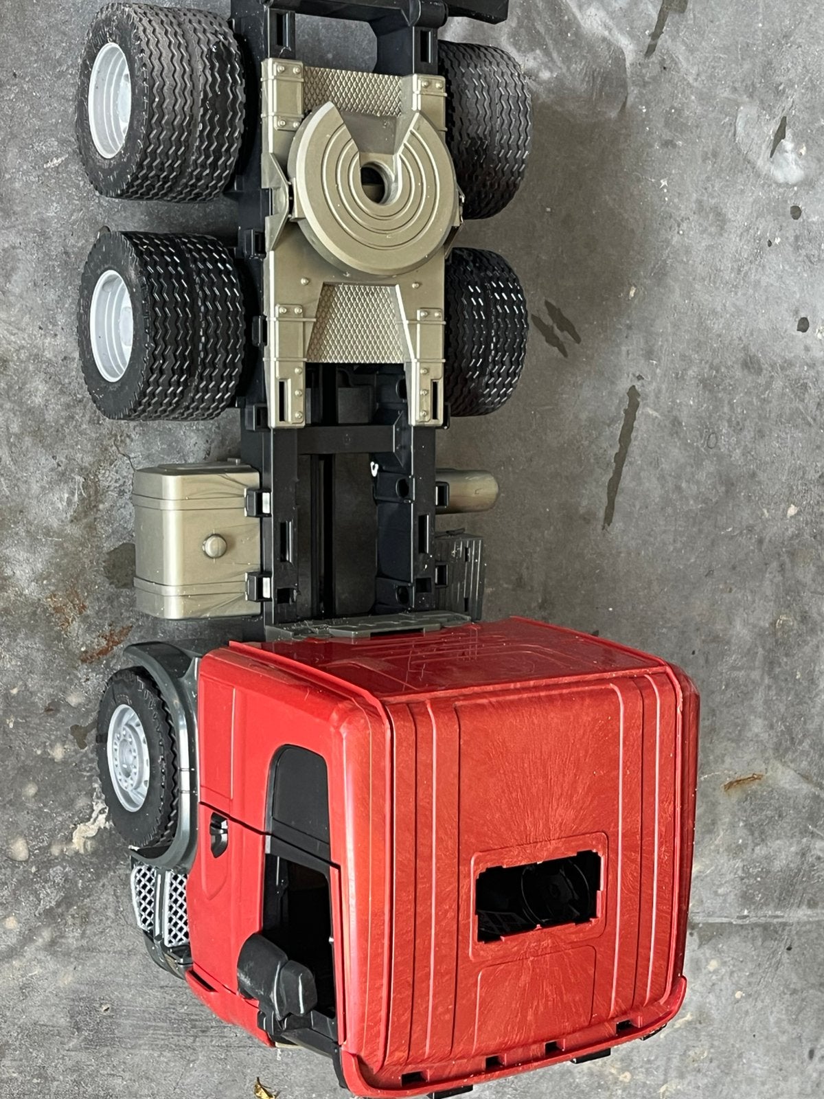 Bruder camion, Enlèvement