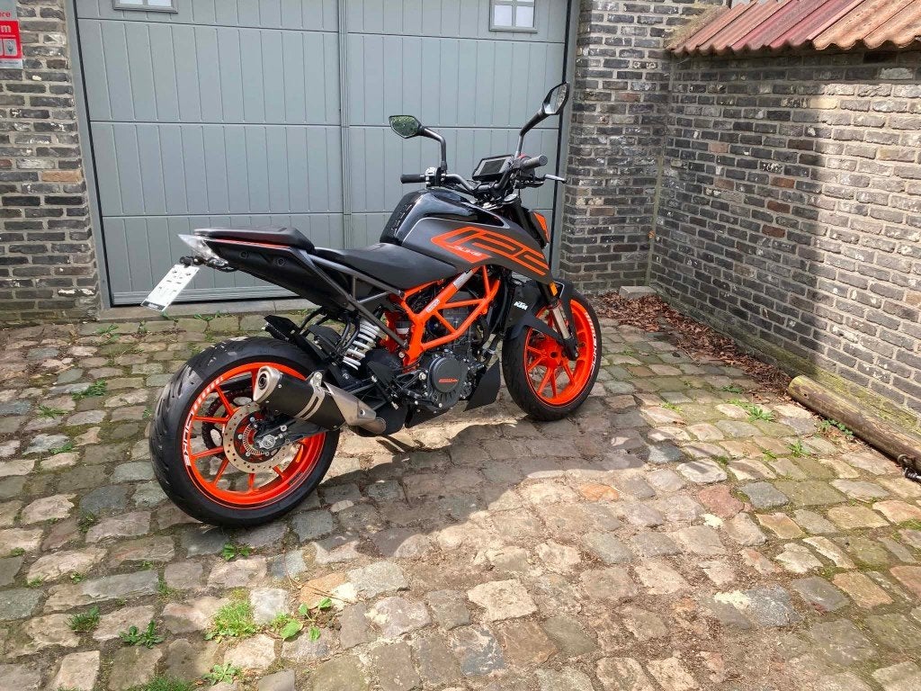 KTM Duke 125... 1221KM !! NIEUWSTAAT !!, Nieuw, Particulier, 125 cc, Handgeschakeld