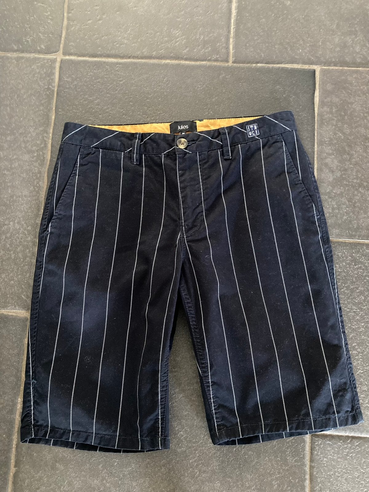 Jules short zwart met witte lijnen chino T38-S, Kleding | Heren, Ophalen of Verzenden, Zo goed als nieuw, Maat 46 (S) of kleiner