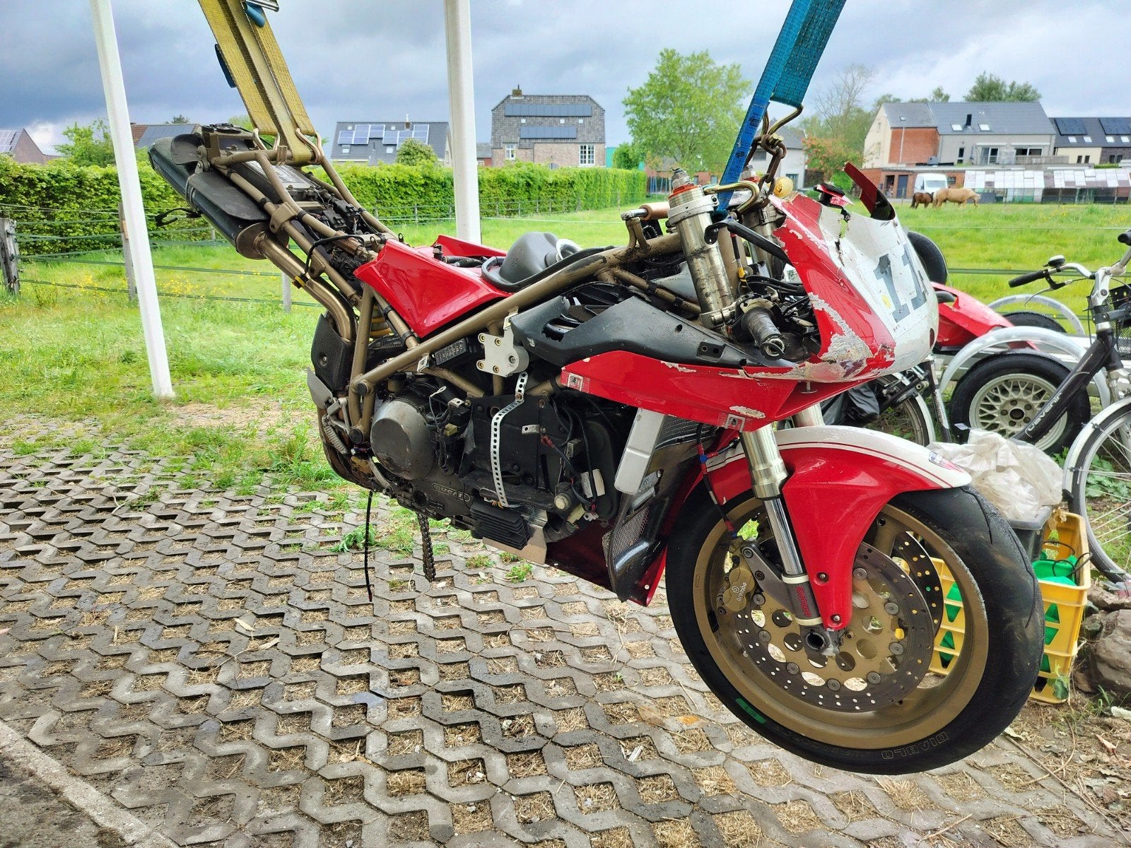 Moteur Ducati 748 endommagé + pièces de rechange, Motos, Motos | Ducati, Particulier