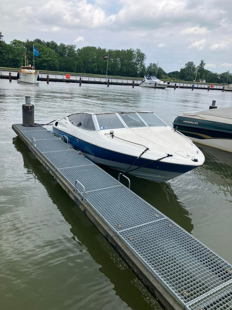 TE KOOP: Bayliner Capri 1850, Sports nautiques & Bateaux, Speedboat, Utilisé, Bayliner, Essence, 200 ch ou plus, Moteur in-bord