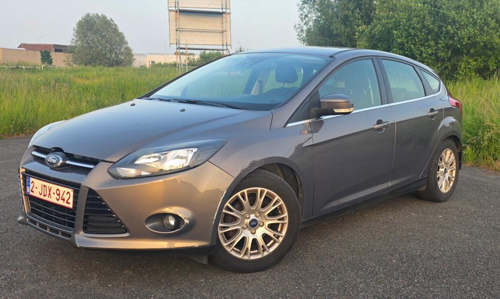 Ford Focus 1.6D 2011 Euro 5 167km Titanium package, Auto's, Euro 5, Zwart, 4 cilinders, Bruin