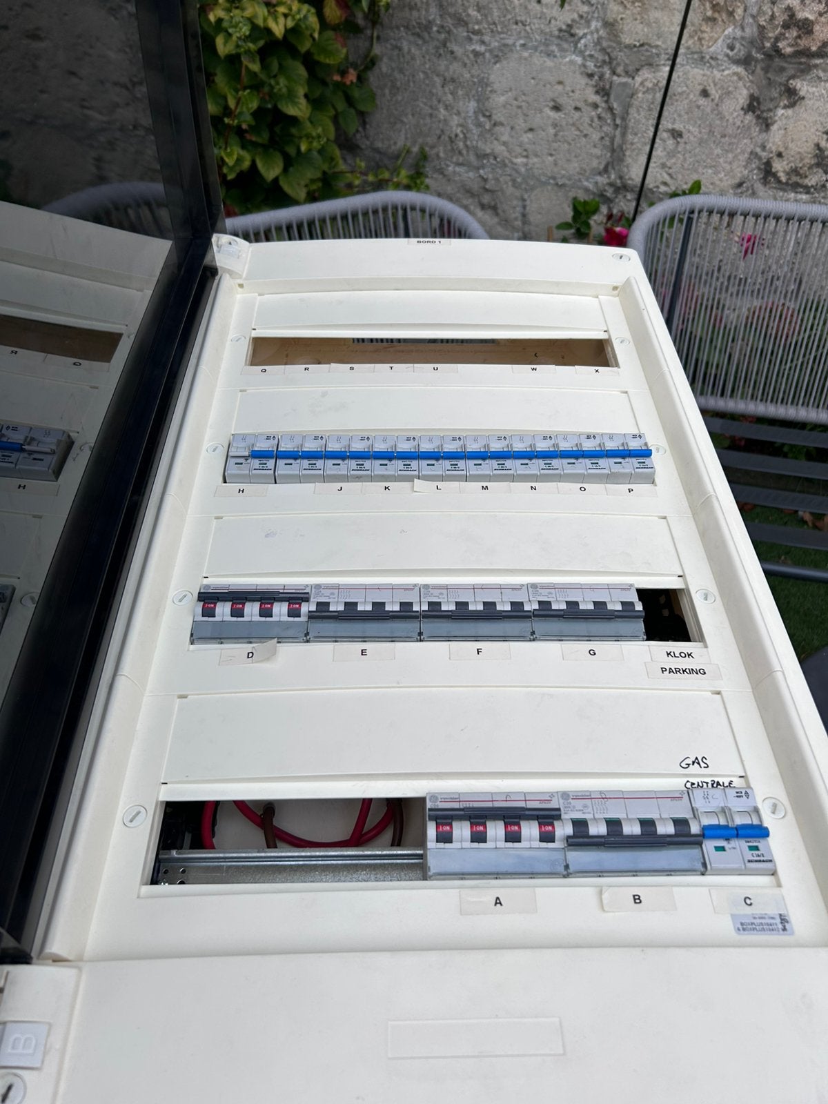 Schneider Verdeelbord met nog enkele zekeringen aanwezig, Doe-het-zelf en Bouw, Ophalen, Gebruikt