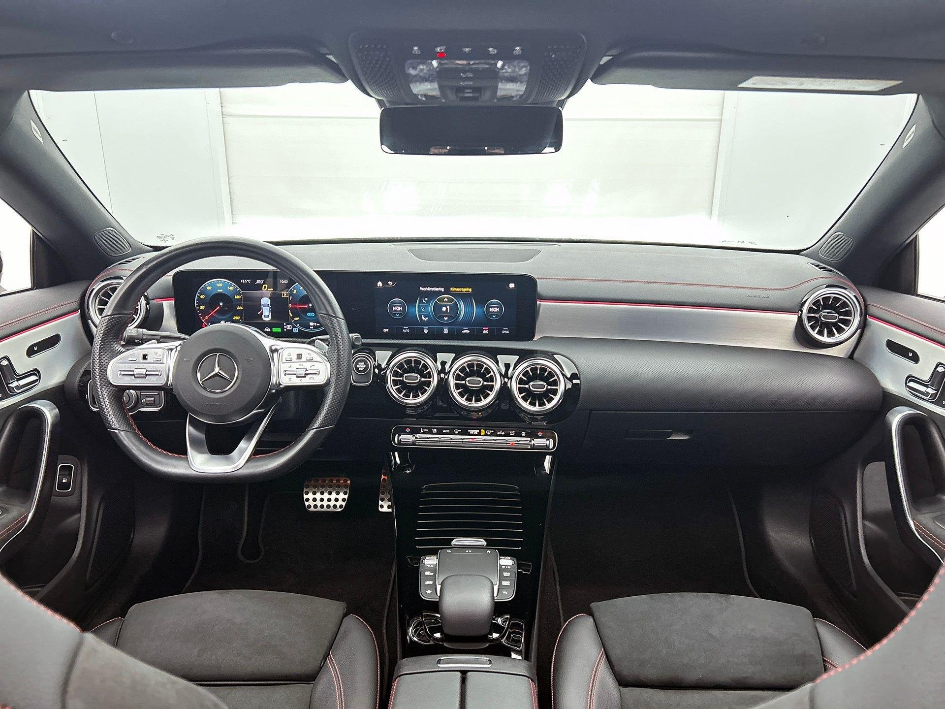 Mercedes-Benz CLA-klasse 250 e Coupé AMG Line Night Pack |, Auto's, Stof, Gebruikt, Zwart, 4 cilinders