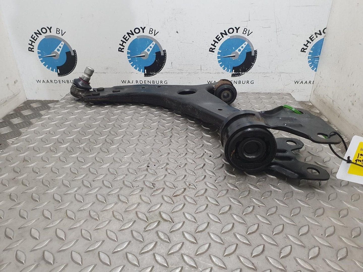 VOLVO V40 1.6 D2 Kinetic DRAAGARM ONDER LV 2013, Ophalen of Verzenden, Gebruikt, ARN erkend
