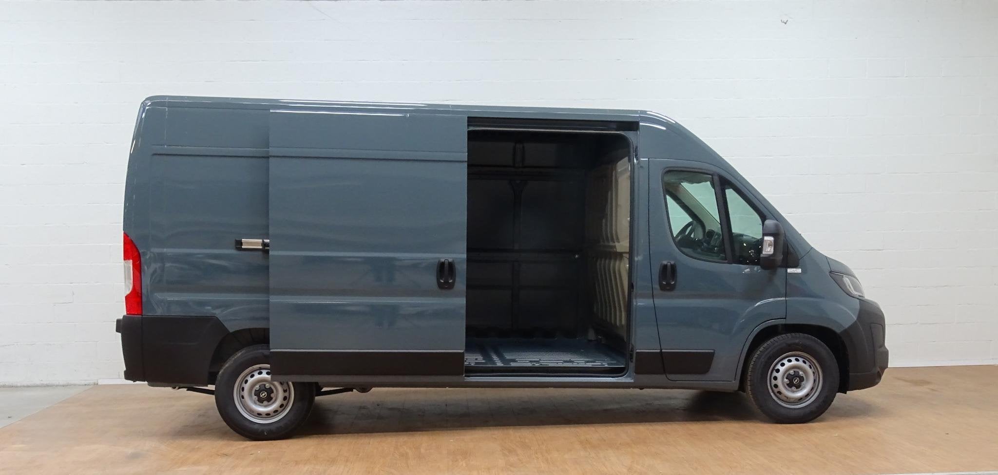 Opel Movano 3500 2.2 L Turbo D 103kW L3H2 Heavy, 4 deurs, Stof, Gebruikt, Zwart