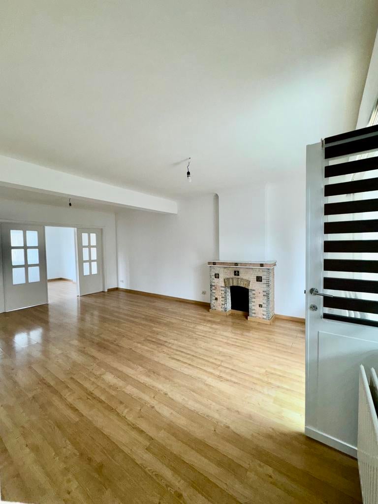 Apprtement 100m2 shopping center anderlecht, Immo, Appartementen en Studio's te huur, Brussel, 50 m² of meer