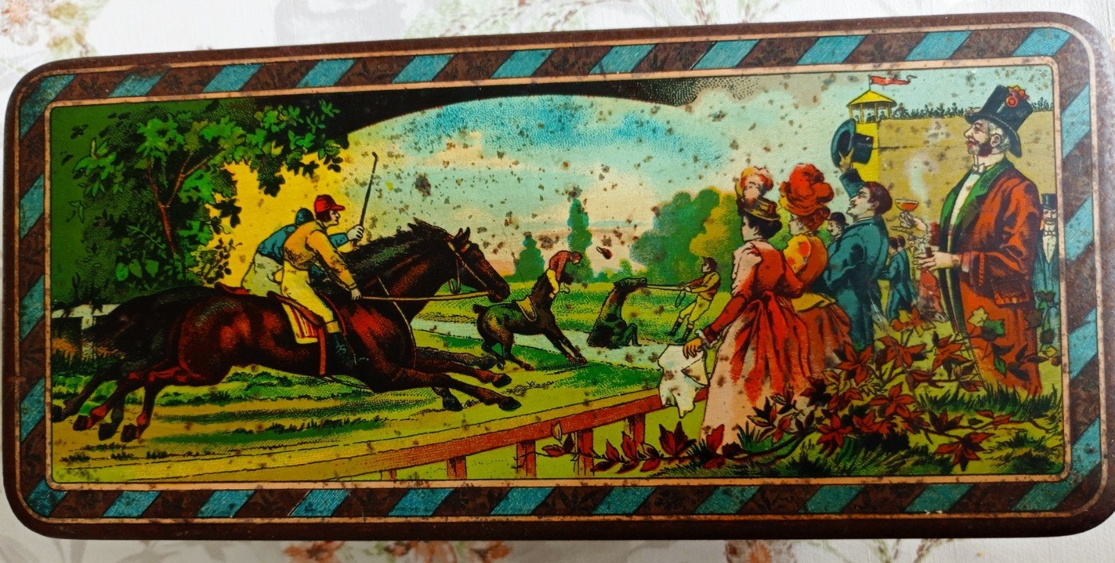 Ancienne boite en tôle de o chasse pêche hippisme nautisme, Envoi