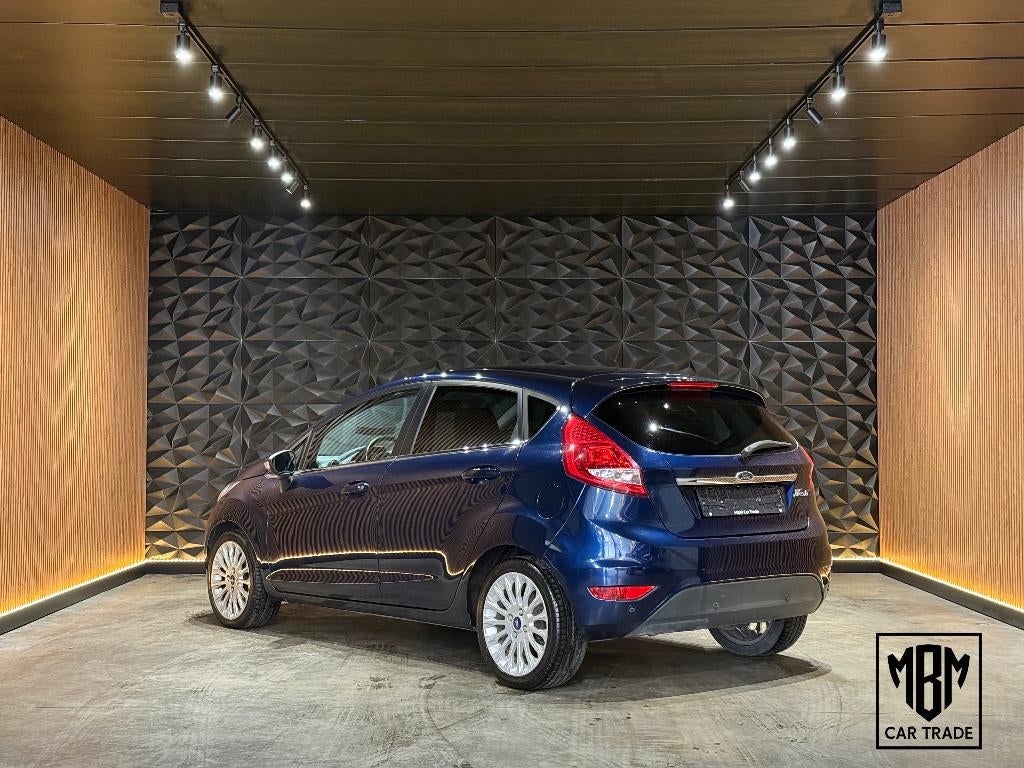 ✅Ford Fiesta 1.2i Titanium GARANTIE Airco Parksensoren 1.Eig, Auto's, Voorwielaandrijving, Euro 5, Stof, 4 cilinders