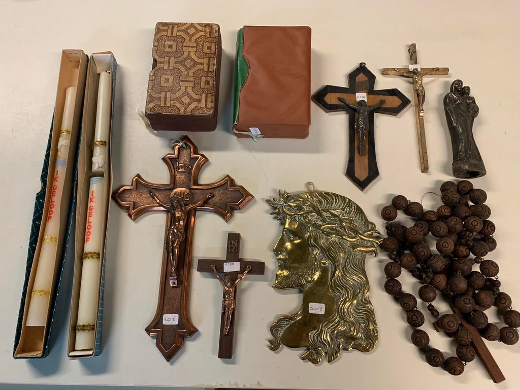 Diverse religieuze voorwerpen, Ophalen