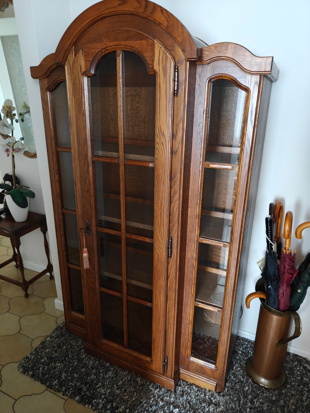 Vitrine kast, Enlèvement