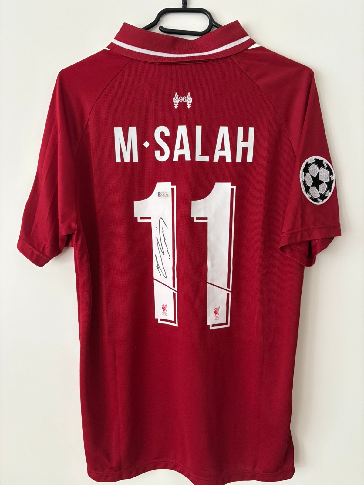 Gehandtekend shirt Mo Salah, Verzamelen, Sportartikelen en Voetbal, Ophalen of Verzenden, Zo goed als nieuw, Shirt