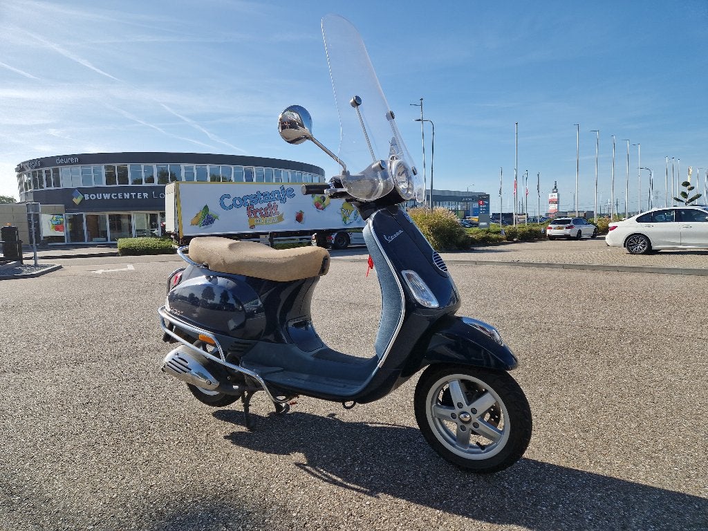 Vespa LX 50 A-klasse 1.049 KM ALS NIEUW , NEDERLAND a-klasse, Fietsen en Brommers, Ophalen, Klasse A (25 km/u), Zo goed als nieuw