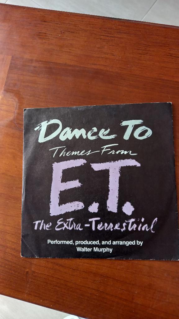 Vinyl (45t) dance to "themes from E.T,the extra terrestre", Enlèvement, Utilisé