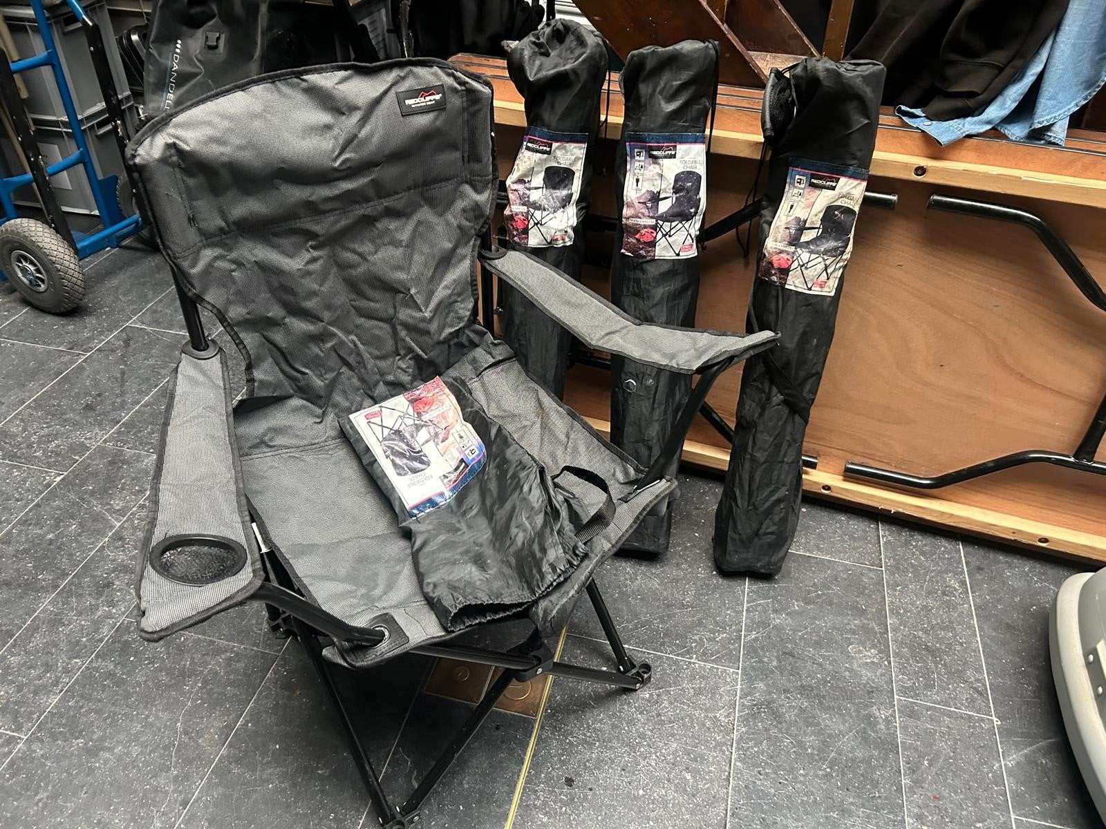 4 kampeerstoelen, Ophalen